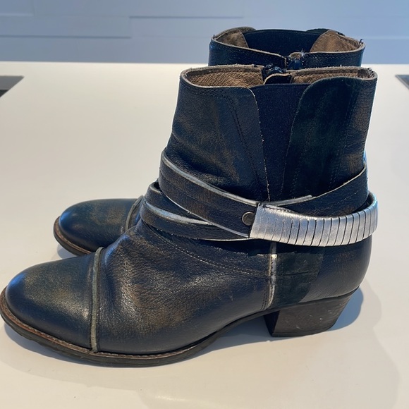 DCode Navy/silver distressed Leather Ankle Boot Made in Portugal - 39 (8.5) - Picture 2 of 13